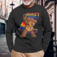 Bear I Lgbtq Flag I レインボー フラッグ I Gay Pride 長袖Tシャツ 高齢者への贈り物