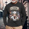I Cook And I Know Things シェフクックヘルパー 長袖Tシャツ 高齢者への贈り物