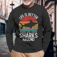 Life Is Better Withharks Around レトロ シャーク 長袖Tシャツ 高齢者への贈り物