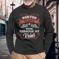 Norton Blood Run Through Myeins Family Christmas 長袖Tシャツ 高齢者への贈り物
