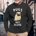 Pugs Not Drugs 犬好きのtシャツペットへの面白いプレゼント 長袖Tシャツ 高齢者への贈り物