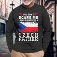 Raised By A Czech Father Father's Day Czech Republic Flag 長袖Tシャツ 高齢者への贈り物