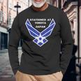 Stationed At Yokota Japan 日本 キャンプ 横田 よこた での任務のツアー 長袖Tシャツ 高齢者への贈り物