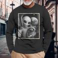 アライグマとエイリアンセルフィー、Ufo&地球写真、面白いエイリアン 長袖Tシャツ 高齢者への贈り物