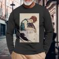 エゴン・シーレ作「膝を曲げた座る女」1917 長袖Tシャツ 高齢者への贈り物