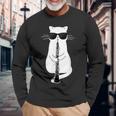 オーボエで遊ぶサングラスをかけた猫 長袖Tシャツ 高齢者への贈り物