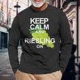 キープ・カームとリースリング・オン・ワイン 長袖Tシャツ 高齢者への贈り物