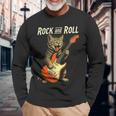 ギターを弾くロックな猫 音楽好き猫好き向けデザイン 長袖Tシャツ 高齢者への贈り物