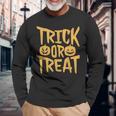 トリックオアトリートパンプキンフェイスハロウィングラフィック。 長袖Tシャツ 高齢者への贈り物