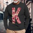 バラ柄のフローラルモノグラムk 長袖Tシャツ 高齢者への贈り物