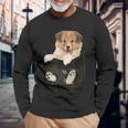 プリントポケットに入ったコリー犬 犬好きに面白い 長袖Tシャツ 高齢者への贈り物