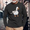 刀を持ったアヒルと剣を持つアヒル 刀包丁 ガチョウ 長袖Tシャツ 高齢者への贈り物