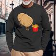 愉快なフライドポテト食べ物デザイン 男女兼用 長袖Tシャツ 高齢者への贈り物