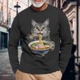 猫がラーメンを食べる リアル 長袖Tシャツ 高齢者への贈り物