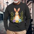 花と葉を持つ愛らしいウサギ 自然デザイン 長袖Tシャツ 高齢者への贈り物