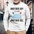 Another Day Another Gel 長袖Tシャツ 高齢者への贈り物