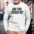 Are You Locked In モチベーションを高めるオールキャップブラックテキストデザイン 長袖Tシャツ 高齢者への贈り物