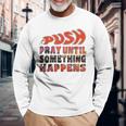 Pray Untilomething Happens インスピレーショナル クリスチャン 長袖Tシャツ 高齢者への贈り物