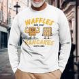 Waffles Are Just Pancakes With Abs Breakfast ワッフル愛好家 長袖Tシャツ 高齢者への贈り物