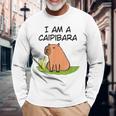 アイ・アム・ア・カイピバラ～カイピリーニャ・カクテル好きのカピバラ～ 長袖Tシャツ 高齢者への贈り物
