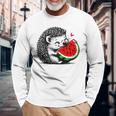 スイカの誕生日を食べるキュートで愛らしいハリネズミ 長袖Tシャツ 高齢者への贈り物