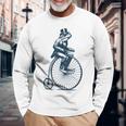 ビンテージのペニーファージング自転車に乗る粋なカエルのサイクリスト 長袖Tシャツ 高齢者への贈り物