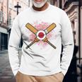 日本のクリケットラケットとボールの旗 長袖tシャツ 長袖Tシャツ 高齢者への贈り物