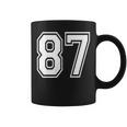87番の前面と背面にホワイトのプリント。 コーヒーマグ