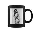 Hot Girl On 男性用 セクシー バッド キティ ピンナップガール B&W コーヒーマグ