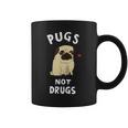 Pugs Not Drugs 犬好きのtシャツペットへの面白いプレゼント コーヒーマグ
