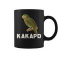 かわいいカカポの鳥が木に座っている コーヒーマグ