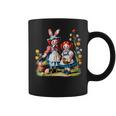 エッグハントにイースターバニーの耳を持つラガディアン。 コーヒーマグ
