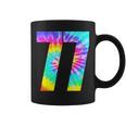 カラフルな絞り染め 77歳の誕生日または77番のチームイベント コーヒーマグ