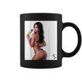 セクシーガールグラフィックtシャツ アイスポップのセクシーなラティーナブーティーガール。 コーヒーマグ