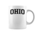Ohio バーシティスタイル テキスト フラッグ スポーツ アスレチック ジャージスタイル コーヒーマグ