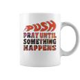 Pray Untilomething Happens インスピレーショナル クリスチャン コーヒーマグ