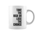 リスクを取るか、チャンスを失うか大胆なモチベーションウェア。 コーヒーマグ