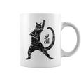 太極拳の練習をしている陽気な猫 陰陽 コーヒーマグ