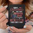 Algunas Abuelas Tomaniestas Cool Grandmas Go Line Dancing Taza de café Regalos divertidos