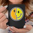 【ピカソ風】スマイル フェイス 笑顔（パロディ）キュビズム【スマイリー】ニコニコ 黄色 ポップ かわいい コーヒーマグ 面白い贈り物
