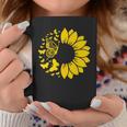 ひまわりと蝶のシルエット、自然の調和。 コーヒーマグ 面白い贈り物