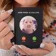 ジョン・ポークがファニー・アンサー・コール・フォンに電話をかけている コーヒーマグ 面白い贈り物