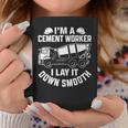 スムーズに敷設する 面白いコンクリート作業員 コーヒーマグ 面白い贈り物