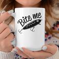 Bite Me 面白いフィッシャーマンフィッシングルアー コーヒーマグ 面白い贈り物