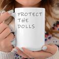 Protect The Dolls。 コーヒーマグ 面白い贈り物