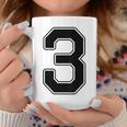 【バックプリント・背中側】3 数字 背番号 ユニフォーム ナンバー【ブラック／黒の文字】スポーツ 野球 サッカー 部活 コーヒーマグ 面白い贈り物