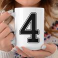 【バックプリント・背中側】4 数字 背番号 ユニフォーム ナンバー【ブラック／黒の文字】スポーツ 野球 サッカー 部活 コーヒーマグ 面白い贈り物