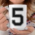 【バックプリント・背中側】5 数字 背番号 ユニフォーム ナンバー【ブラック／黒の文字】スポーツ 野球 サッカー 部活 コーヒーマグ 面白い贈り物