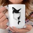 カジュアルなシャチ 面白いオルカをポケットに コーヒーマグ 面白い贈り物