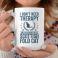 セラピーは要らない、スコティッシュ・フォールドの猫を抱きしめて コーヒーマグ 面白い贈り物